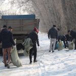 «Таза бейсенбі»: Қарасай ауданының тұрғындары көше бойынан 6 тонна қоқыс шығарды