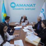 «Мектеп тар, жол нашар»: Алматы облыстық мәслихатының төрағасы қоғамдық қабылдау өткізді