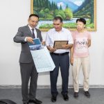 Азулы иттермен арпалысқан азамат алғыс арқалады