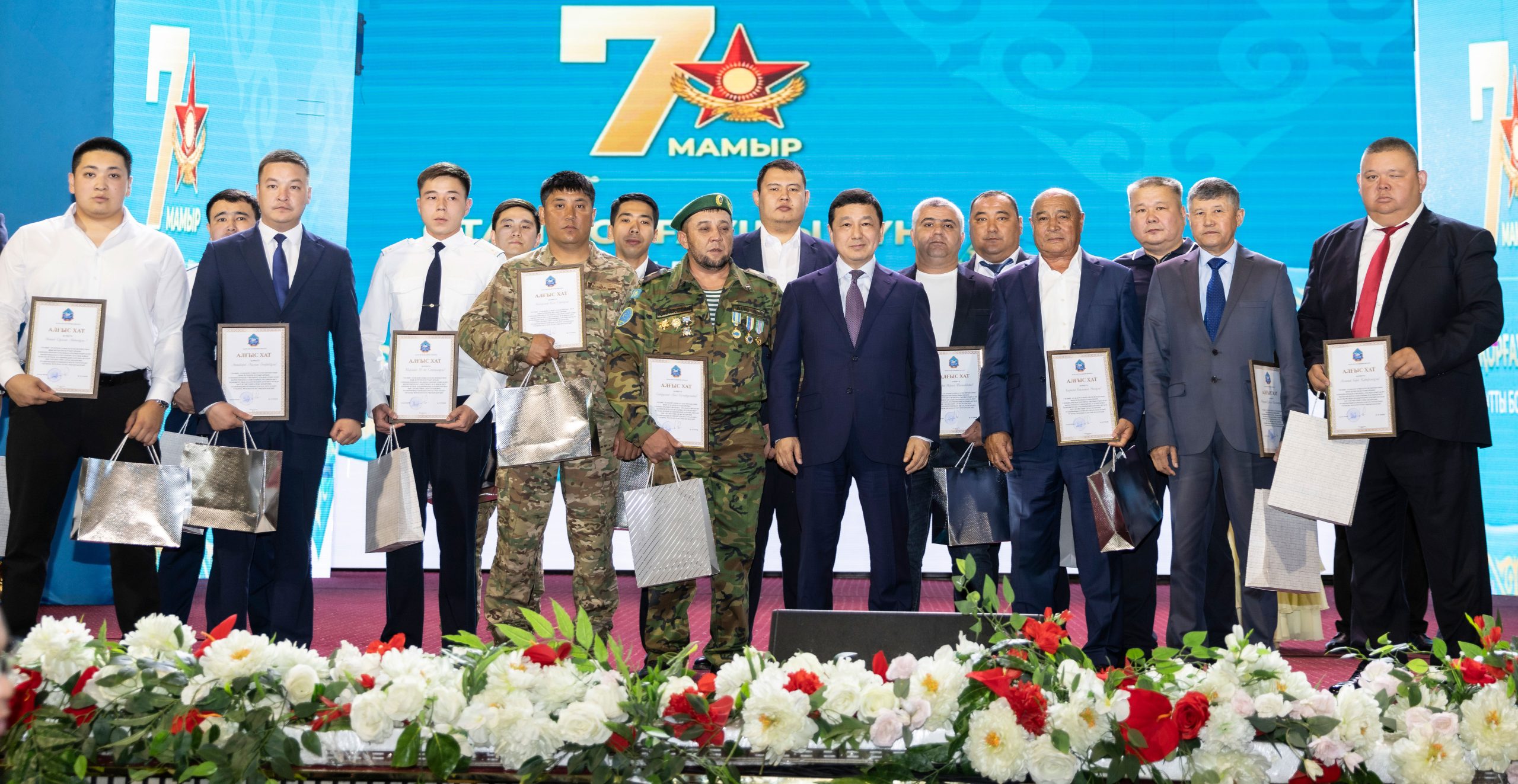 Айбынды ерлер құрмет төрінде