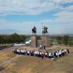 В Жамбылском районе молодежь приняла участие в благоустройстве территорий исторических памятников