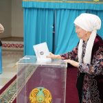 100 жителей улицы Казахстан в Алматинской области одновременно пришли на избирательный участок