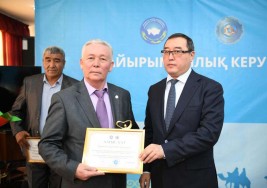 Десять жителей Алматинской области удостоились нагрудных знаков «Жомарт жан»