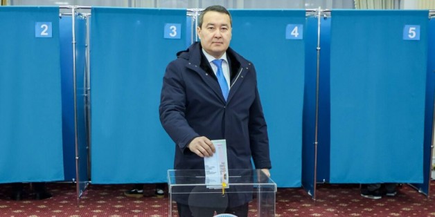 Премьер Алихан Смаилов проголосовал на выборах в Мажилис и маслихаты