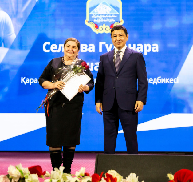 Жарқын жүзді, мейірбан жүректі мейірбике