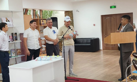 Асқарым бар, ең биік әке деген…