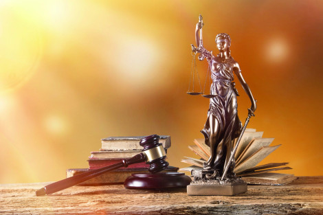 Сотрудников суда поздравили с профессиональным праздником