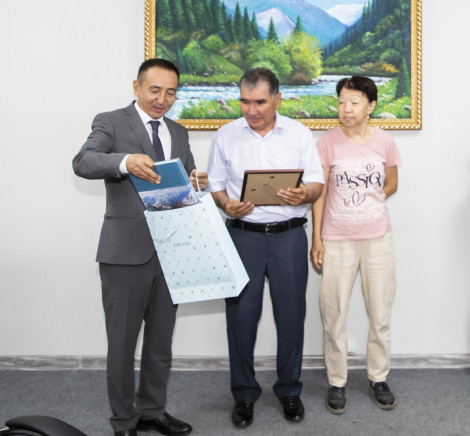 Азулы иттермен арпалысқан азамат алғыс арқалады