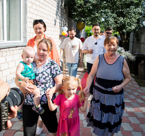 Семье Максима Головачева подарили дом