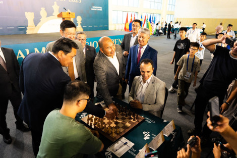 Турнир мировых легенд и начинающих шахматистов