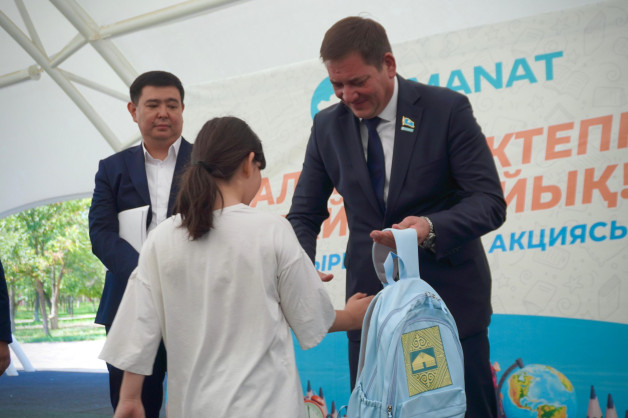 В Алматинской области аманатовцы обеспечили 2500 школьников необходимыми принадлежностями