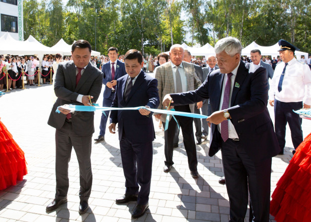 Жаңа ашылған мектептерде алғашқы қоңырау соғылды