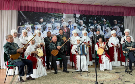 Ақ тілектер ақтарылған жылы жүздесу