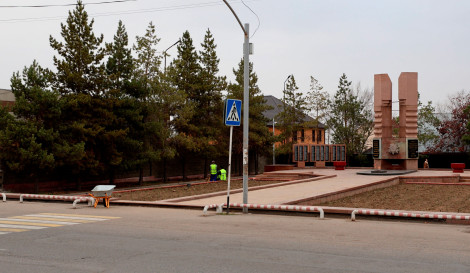 В центре Каскелена обновили цветники