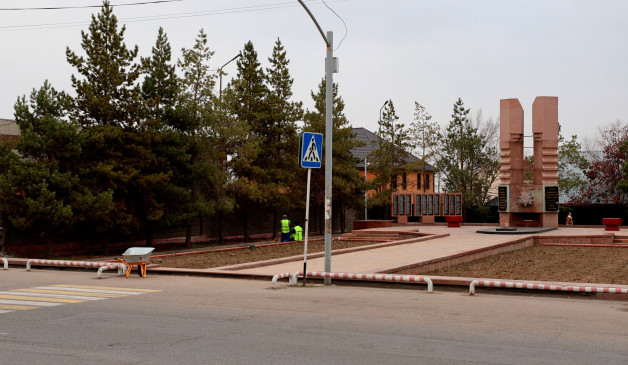 В центре Каскелена обновили цветники