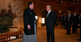 В Токио состоялась встреча Президента Касым-Жомарта Токаева с профессиональным борцом сумо Ерсином Балтагулом