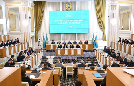 Конституционная комиссия приступила к обсуждению проекта поправок
