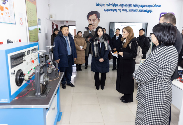 Заңды жұмысқа орналасып, тұрақты табыс табады