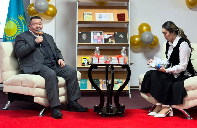 Құрмет төрінен көрінген ардақты ақын