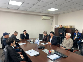 Компания ұжымымен кездесті