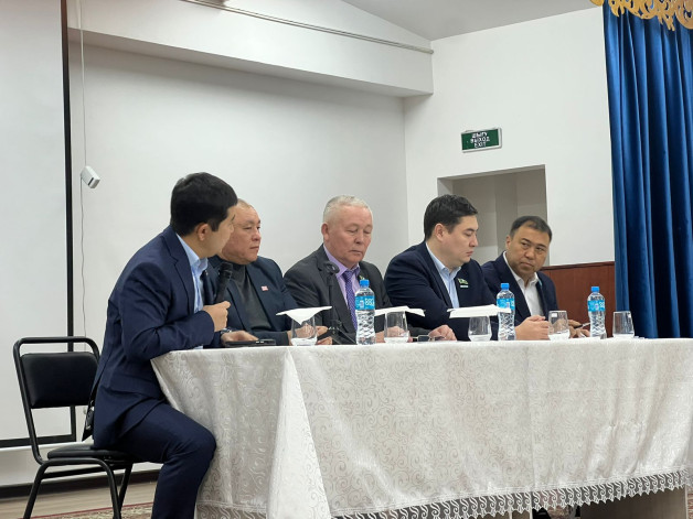 Ата Заңдағы айшықты өзгерістерге мән берді