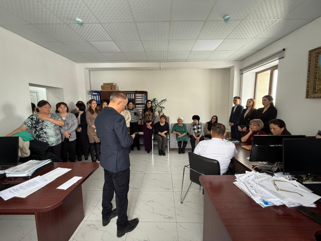 Коалиция мүшелері Шамалған ауылындағы білім бөлімінің қызметкерлерімен кездесті