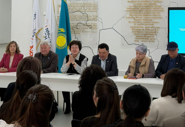 Штаб мүшелері колледж ұжымымен кездесті