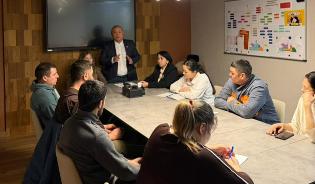 Коалиция мүшелері “Zamza”сауда-ойын-сауық орталығының қызметкерлерімен кездесті