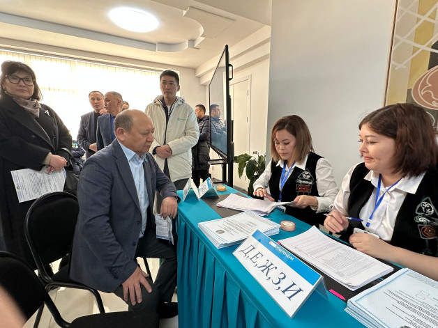Председатель Алматинского областного маслихата принял участие в республиканском референдуме
