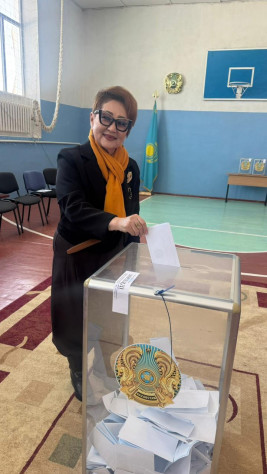 Танымал әнші Ұлжан Айнақұлова референдумға қатысты