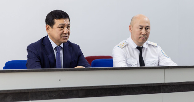 Полиция қызметкерлерінің еңбектері еленіп, құрметке бөленді