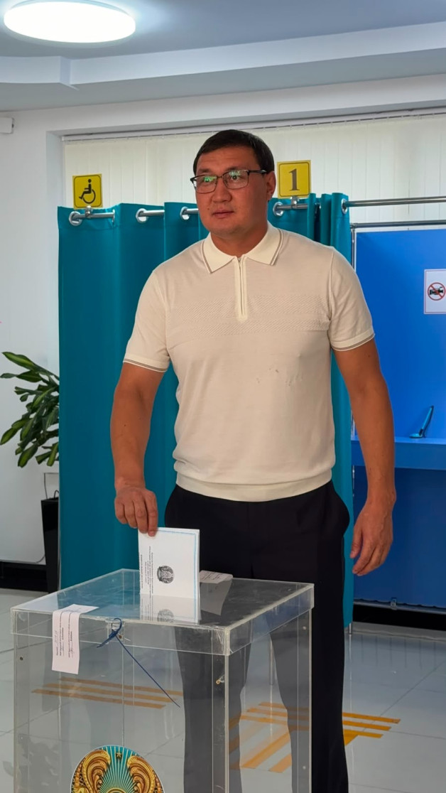 В Алматинской области победитель «Қазақстан Барысы» проголосовал на выборах