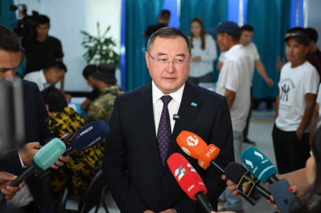 Алматы облысының әкімі Марат Сұлтанғазиев Құрылтай депутаттарын сайлауда дауыс берді