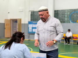 Болат Абдильманов проголосовал на выборах депутатов Курултая