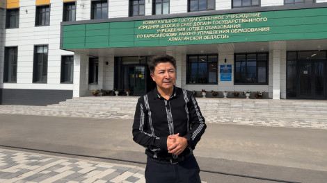 ИЗВЕСТНЫЙ ТЕЛЕВЕДУЩИЙ КАЗБЕК КАСЫМ 23 АВГУСТА ПРОГОЛОСОВАЛ НА ВЫБОРАХ В КУРУЛТАЙ И СДЕЛАЛ СВОЙ ВЫБОР