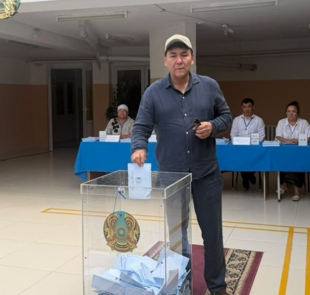 САХНАДАН – САЙЛАУ УЧАСКЕСІНЕ: МИРАС БЕКЖАНОВ  ДАУЫС БЕРДІ
